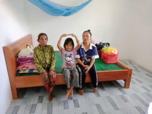 pg. 10 choice 3 Chi_Family in new home(4)